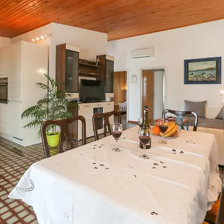 Apartment Mavarcica A4 *