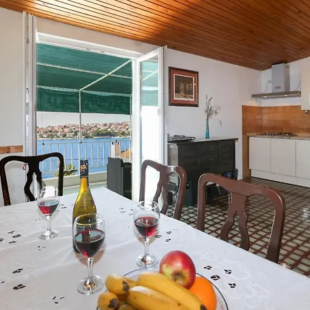 Apartamento Mavarcica A4 *
